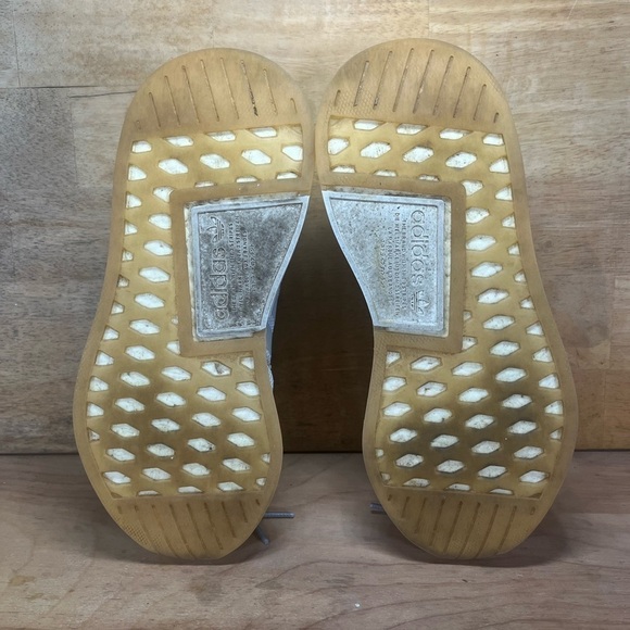 Adidas NMD R2 Womens Size 6 Running Shoes Sneakers Gray White AQ0196 - Picture 7 of 8